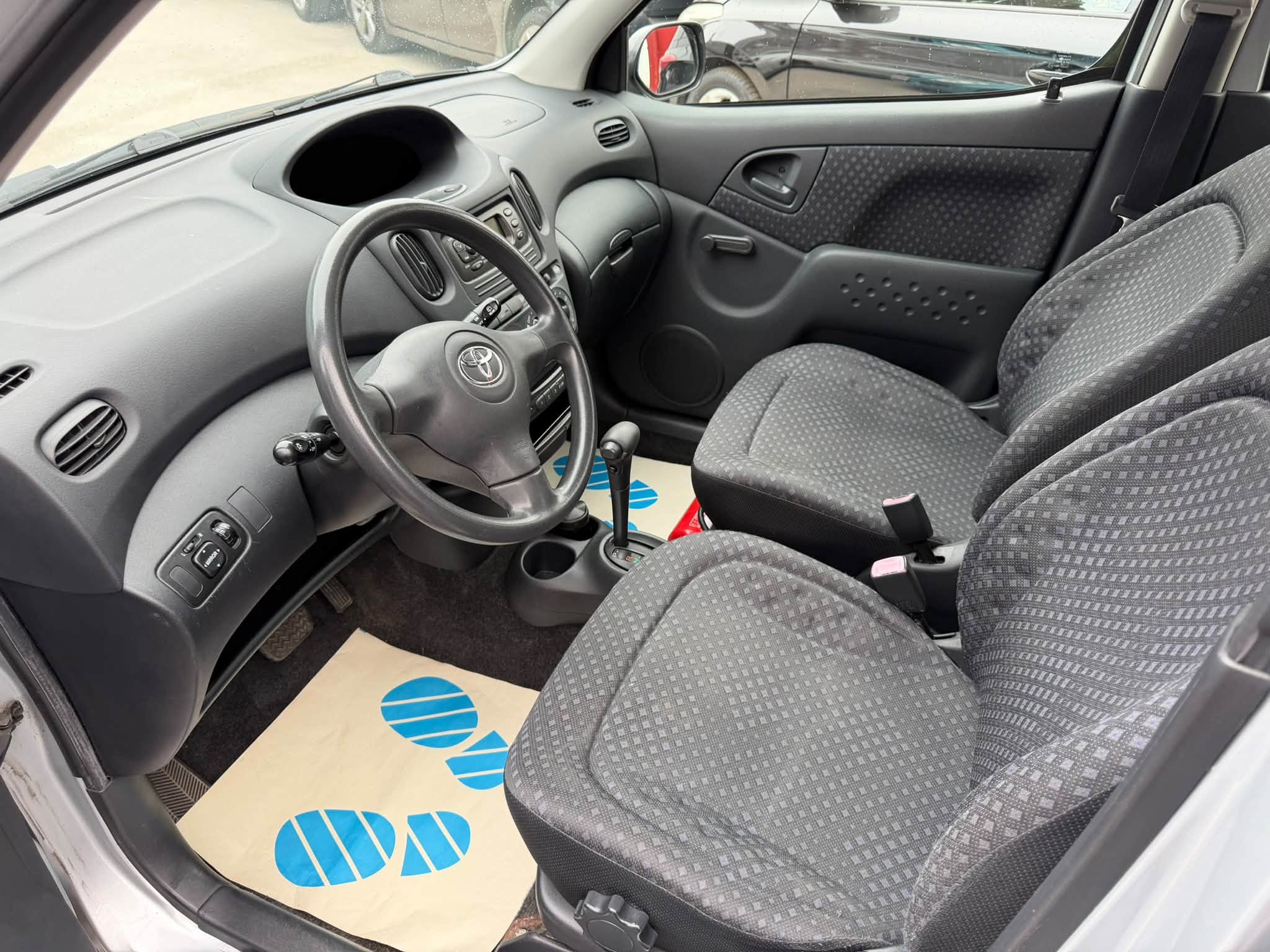 Toyota Yaris verso auto